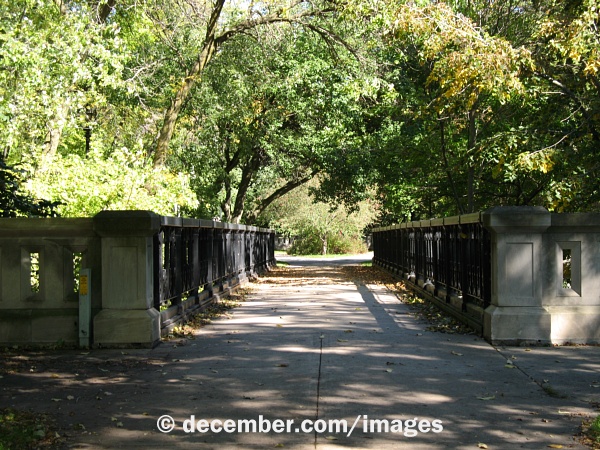 Lake Park Lion's Bridge