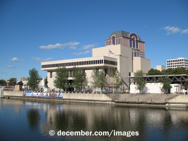 Marcus Center for the Performing Arts Facing the River Marcus Center for the Performing Arts Facing the River